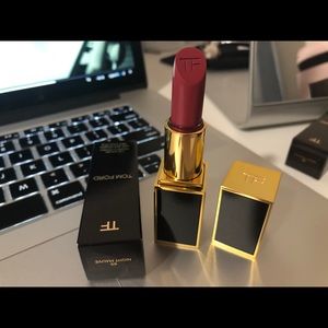 Tom Ford lipsticks 69 night mauve